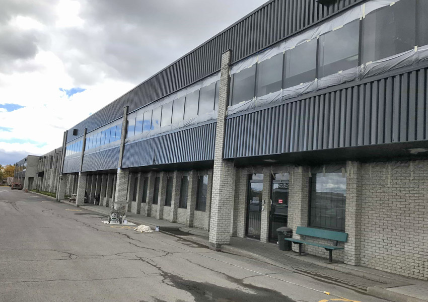  Extérieur bâtiment industriel 